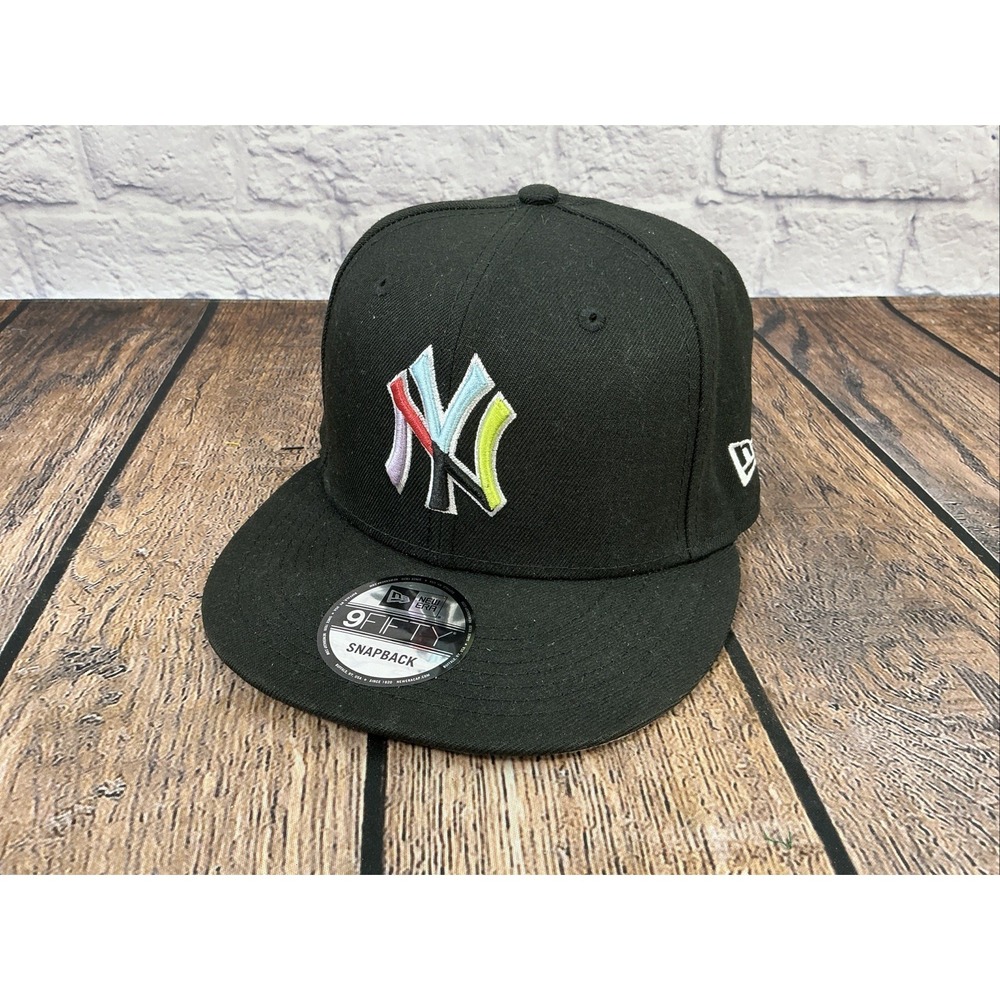 NEW ERA 9FIFTY SNAPBACK HAT.   MLB.  NEW YORK YANKEES.   BLACK.  COLORPACK.